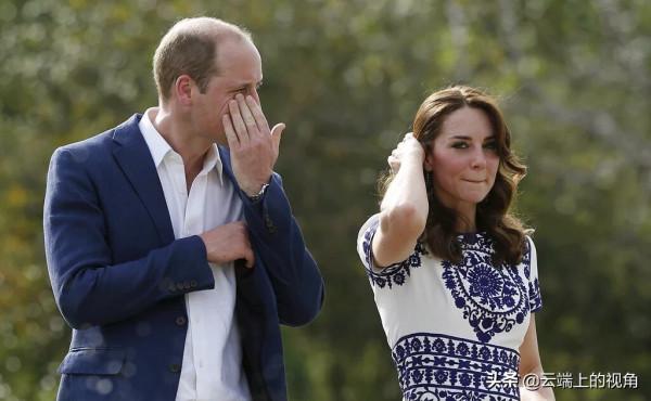 戴安娜獨自一人在泰姬陵黯然神傷,多年後這張相片讓威廉悲痛欲絕 戴安娜獨自一人在泰姬陵黯然神傷,多年後這張相片讓威廉悲痛欲絕