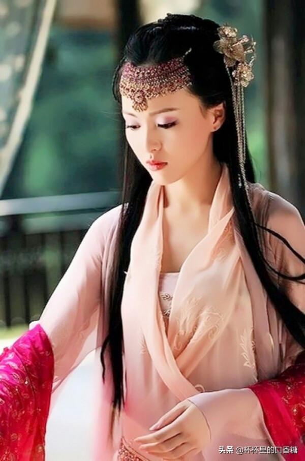 10位85後女星首部古裝造型！趙麗穎青澀甜美、楊冪靈動可愛