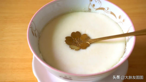 冬天最適合吃薑燉奶,一碗下肚全身都暖和了,滑溜溜,軟嫩嫩 冬天最適合吃薑燉奶,一碗下肚全身都暖和了,滑溜溜,軟嫩嫩