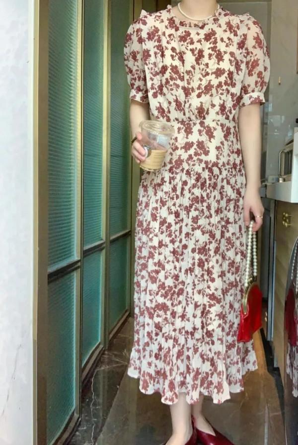 “富婆們”為什麼都愛穿連衣裙? “富婆們”為什麼都愛穿連衣裙?