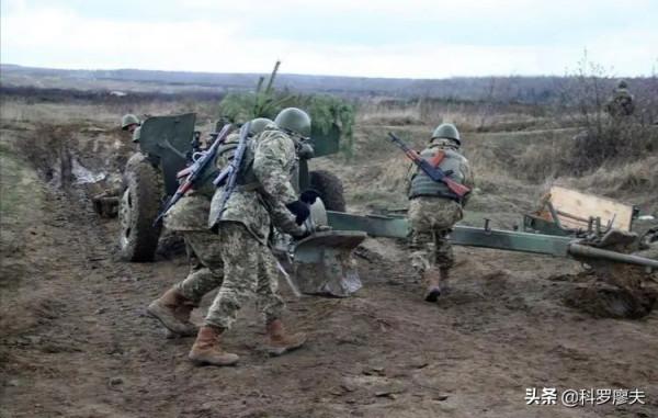 烏軍50歲滑膛炮上前線，對抗1200輛俄軍坦克：打起來活不過5分鐘