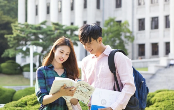 安徽一學生未婚先孕，將嬰兒從一樓扔下，身體底線如何引起重視？