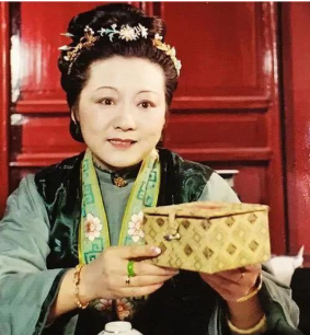 紅樓夢：住奴才隔壁，後門通街，賈政羞辱薛家觸怒王夫人賭氣反擊