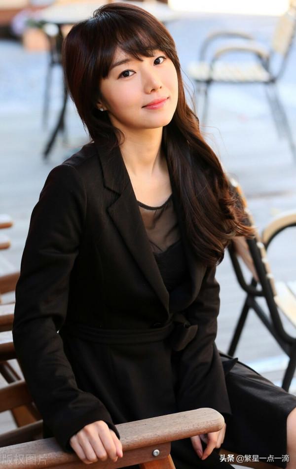 韓國演員李貞賢黑色系全身套裝有多美