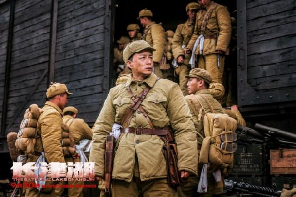 3天票房9億破11項紀錄，《長津湖》火了，吳京易烊千璽又塑經典