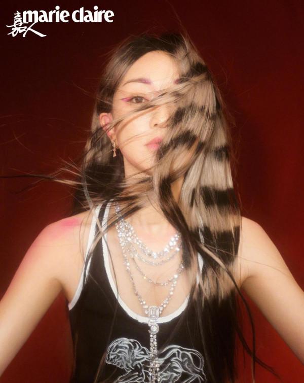 周迅最新封面大片,斑馬紋長髮野性十足 周迅最新封面大片,斑馬紋長髮野性十足