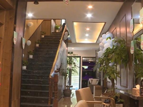 浙江小夥只想剪頭髮，卻在服務員引導下花了2500塊，被套路了