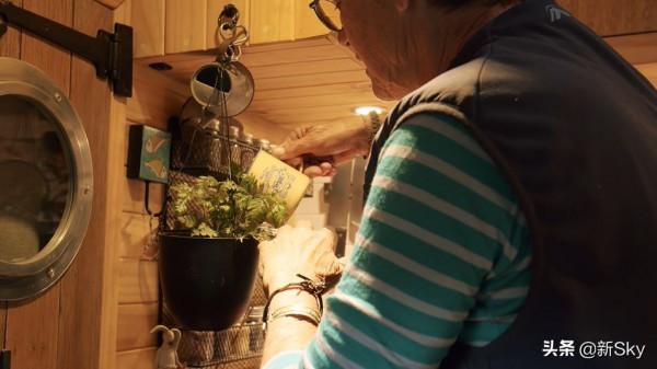 64歲姑娘賣房去流浪，把全世界裝進僅8㎡家：希望我老了能這麼酷