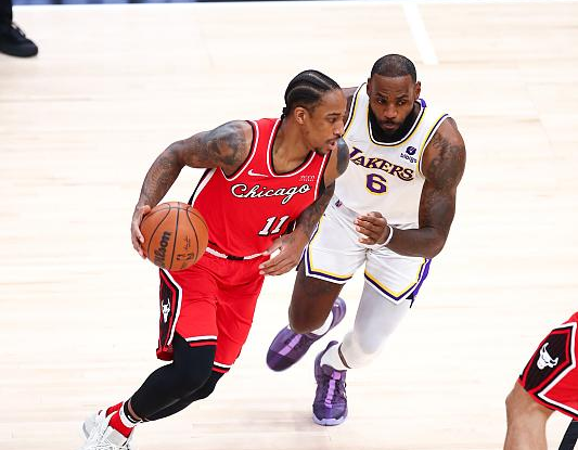 沒心情？詹姆斯賽後沒接受採訪，但是轉發了和卡魯索對位的照片