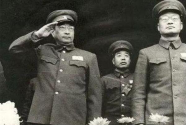 1960年，謝飄到北戴河探望陳賡，謝飄：鬍子爸爸，國家離不開你啊