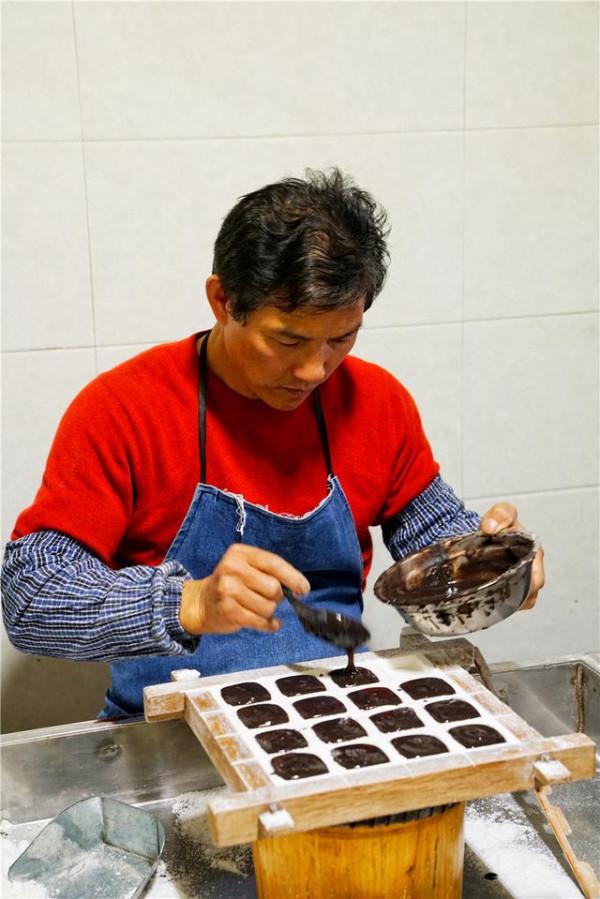 寧波有個很接地氣的小吃，當地人定親時必備，30塊錢一盒，很美味