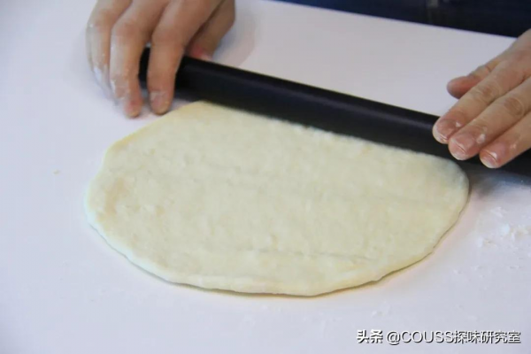 三餐四季 | 自制田園披薩,酥脆可口還拉絲,手把手教會你 三餐四季 | 自制田園披薩,酥脆可口還拉絲,手把手教會你