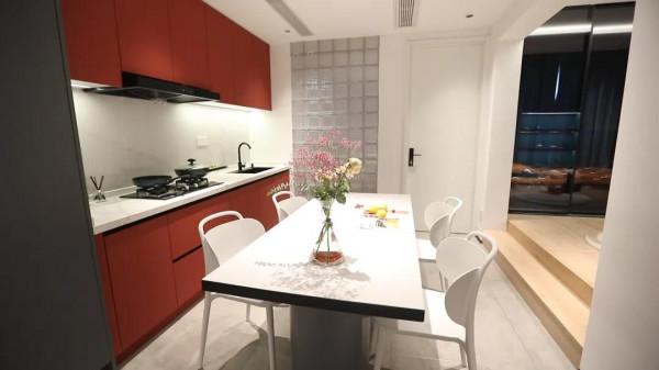 為孩子買50m²二手學區房，拆掉一扇門，一面牆，老破小大翻身