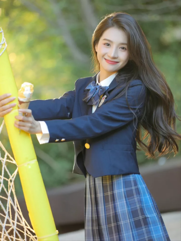 別再亂披頭髮了！這3款新年髮型才夠美夠撩人