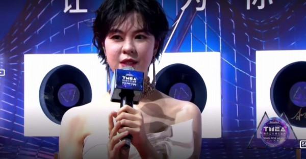 TMEA盛典紅毯秀亮點不足，明星離開精修後，面板暗沉顯老氣