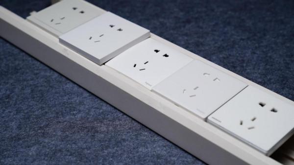 恭喜你,在裝修前看到了這篇開關插座大比拼,五款一線品牌哪家強 恭喜你,在裝修前看到了這篇開關插座大比拼,五款一線品牌哪家強