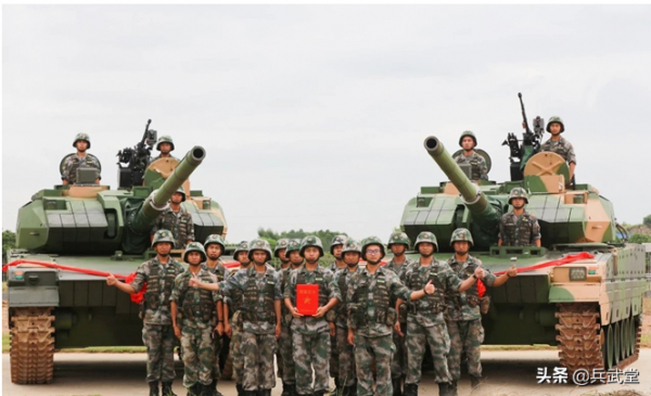 15式坦克在南方大量換裝？大量嶄新的小黑豹運到，暫未裝主動防禦