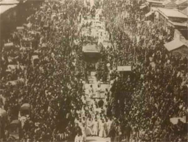 慈禧死前喝王八湯吊命，剛斷氣，太監就立馬往嘴裡塞了一顆夜明珠