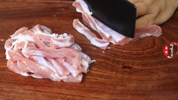 小酥肉到底是用麵粉還是澱粉？教你懶人方法，個個金黃酥脆，特香