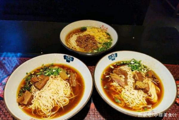 河北漢子到重慶旅遊，1個人吃了7兩小面、4個涼糕，老闆直皺眉