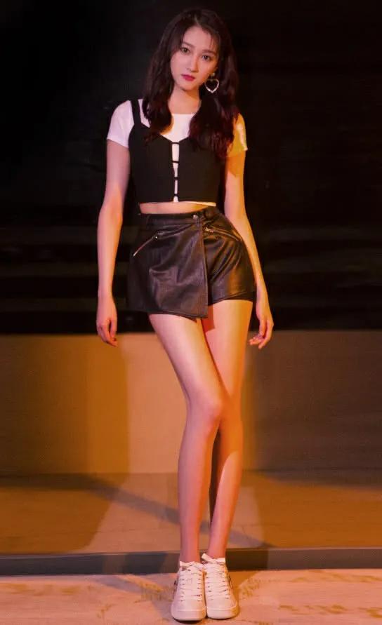 關曉彤,是集美貌、身材、才藝於一身的完美女子,是四小花旦之一 關曉彤,是集美貌、身材、才藝於一身的完美女子,是四小花旦之一