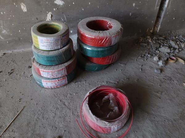 水電走頂,是裝修公司的“陷阱”,還是行業標準?聽聽工頭說的話 水電走頂,是裝修公司的“陷阱”,還是行業標準?聽聽工頭說的話