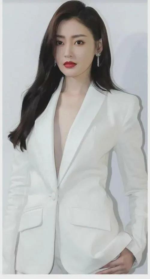 張天愛，具有美麗動人的氣質