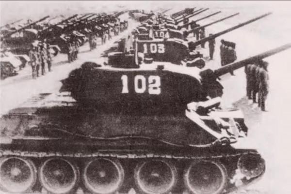 1955年蘇軍撤離大連,移交上千門火炮,300多架飛機58艘艦艇 1955年蘇軍撤離大連,移交上千門火炮,300多架飛機58艘艦艇