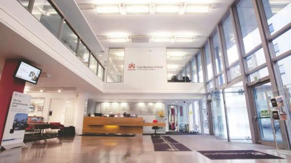 中國留學生畢業後：留英率最高的三所大學