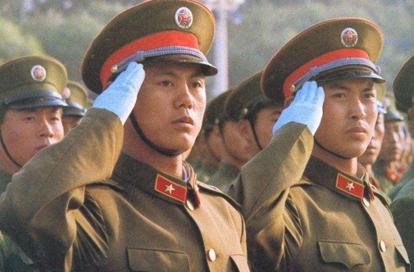 1985年百萬大裁軍，鐵道兵司令不同意，鄧公：頭頭不通調頭頭