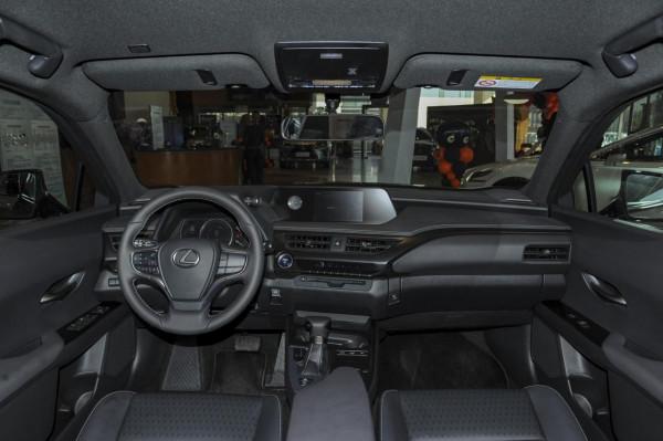 體驗雷克薩斯UX，提速穩設計好，配2.0L自吸引擎，操控性不錯