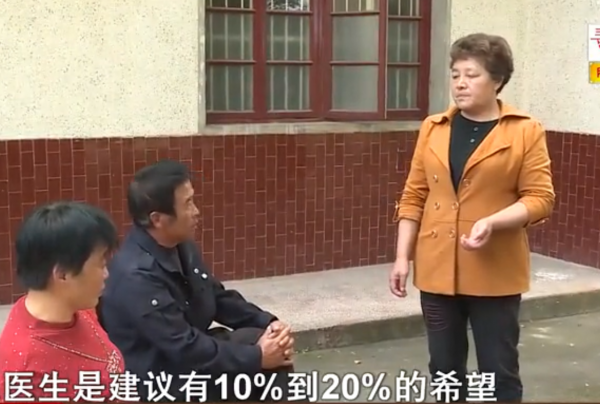 11歲“麻花女孩”李潔智力低於2歲，後背植入30顆螺釘，後來怎樣