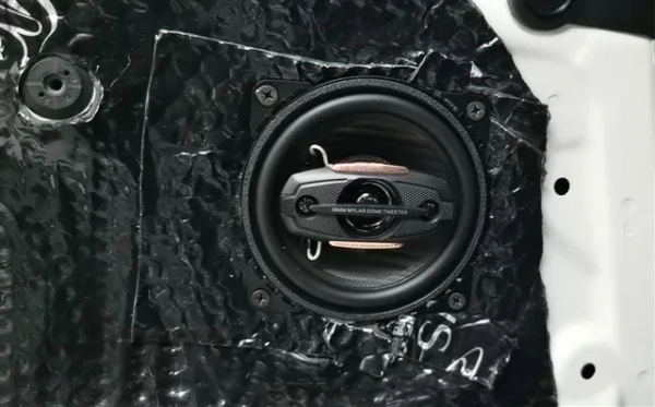 寶馬3系音響改裝優特聲402兩分頻+藍寶低音,釋放豪車專屬靚聲 寶馬3系音響改裝優特聲402兩分頻+藍寶低音,釋放豪車專屬靚聲