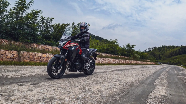 缺少個性但很平順好騎，還是很本田-CB400X動態體驗