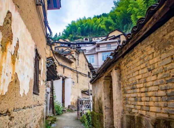 浙江“與世隔絕”的村子,坐落懸崖邊600多年,景色讓人大飽眼福 浙江“與世隔絕”的村子,坐落懸崖邊600多年,景色讓人大飽眼福