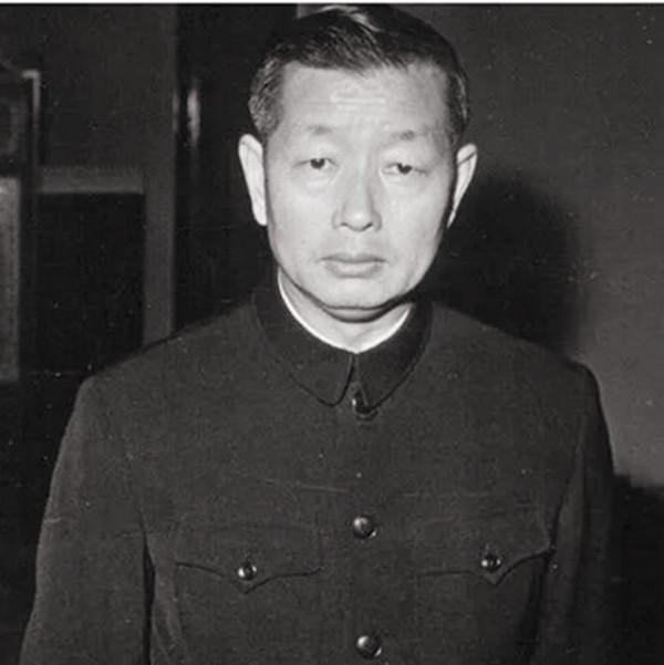 中國大使參加摩洛哥國王宴會,士兵闖入開槍掃射,眾人倒在血泊中 中國大使參加摩洛哥國王宴會,士兵闖入開槍掃射,眾人倒在血泊中