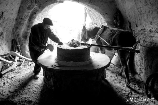 3歲被狼咬掉半張臉，靠吸米糊存活的寇金成，有著怎樣曲折的人生