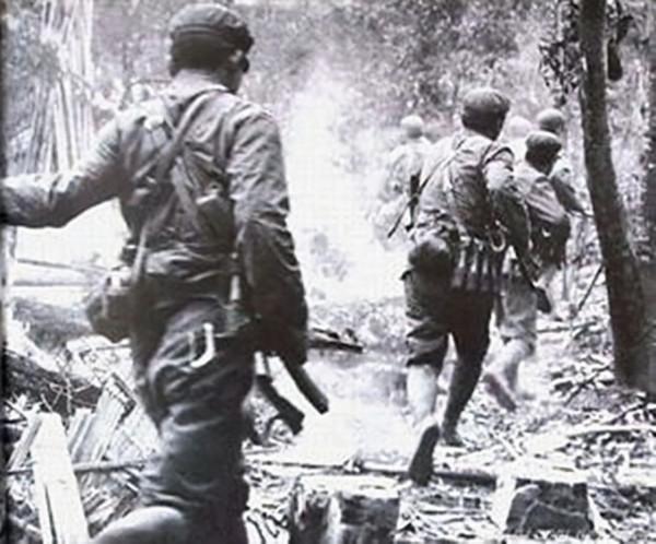 20歲軍人為國捐軀，4位親人相繼離世，39年後唯一的姐姐前來哭祭