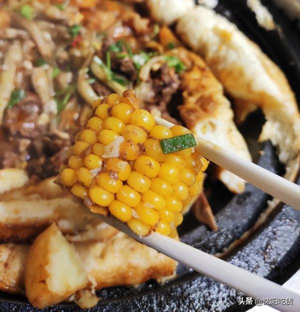 見證東北菜量的時刻到了,餐前的苞米茬子粥配辣椒燜子真牛 見證東北菜量的時刻到了,餐前的苞米茬子粥配辣椒燜子真牛