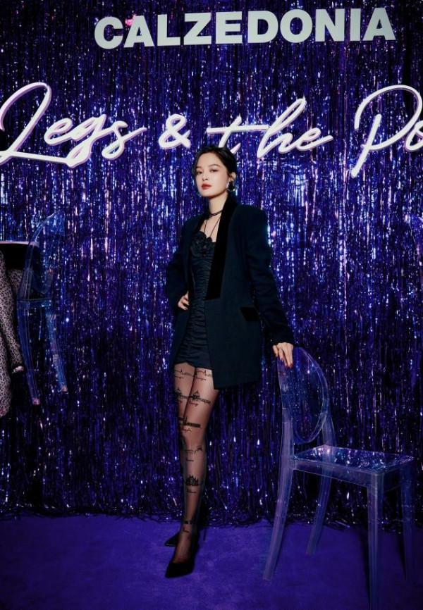 厚嘴唇離了濾鏡多吃虧!辛芷蕾無美顏立馬變土味,瞬間沒了高階感 厚嘴唇離了濾鏡多吃虧!辛芷蕾無美顏立馬變土味,瞬間沒了高階感