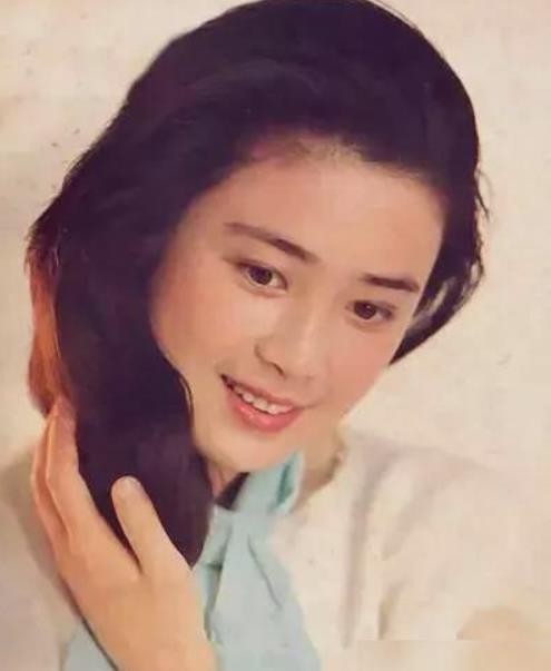 25歲火遍全國，28歲嫁老師，52歲跌落神壇，傅藝偉經歷了什麼？