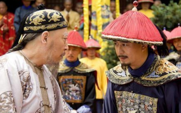 乾隆問功臣要何賞賜？一個要美人，一個要官，兩人的結局天壤之別