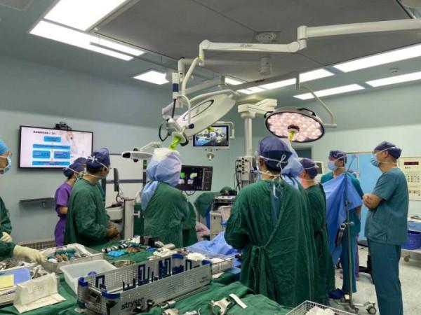 手術機器人精準置換關節，患者當天就可下地行走