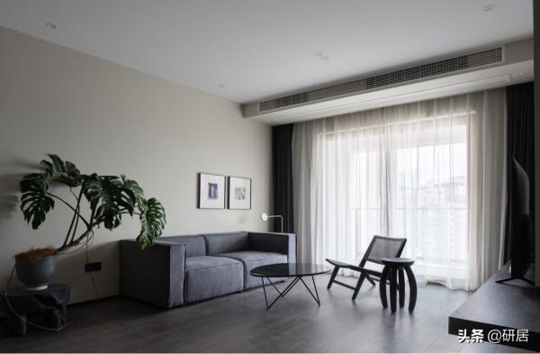 她家不豪華，氛圍很清淨，進屋就被治癒了，這正是我一直想找的家