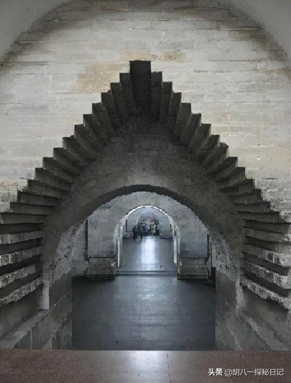 1957年,明朝皇帝定陵挖掘出400年前皇帝的純金帽子,工藝是迷 1957年,明朝皇帝定陵挖掘出400年前皇帝的純金帽子,工藝是迷