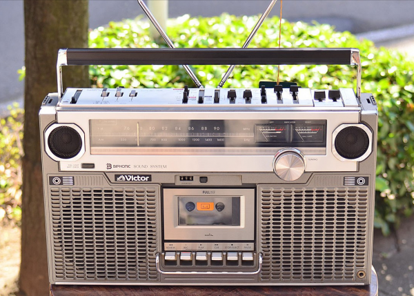這是一款70年代日本勝利Victor公司推出的全波段收錄機 RC-828
