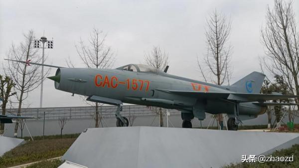近距離觀摩戰機英姿