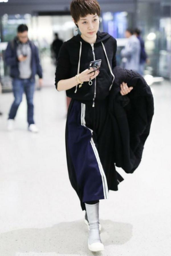 馬丁靴已經過時了,今年流行的是“鴛鴦”,馬伊琍早就穿上了 馬丁靴已經過時了,今年流行的是“鴛鴦”,馬伊琍早就穿上了