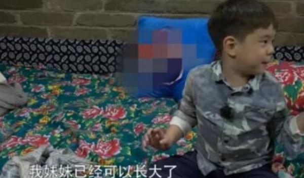 杜江霍思燕逛街被拍!7歲兒子抱玩具不撒手,一旁小女孩十分搶鏡 杜江霍思燕逛街被拍!7歲兒子抱玩具不撒手,一旁小女孩十分搶鏡
