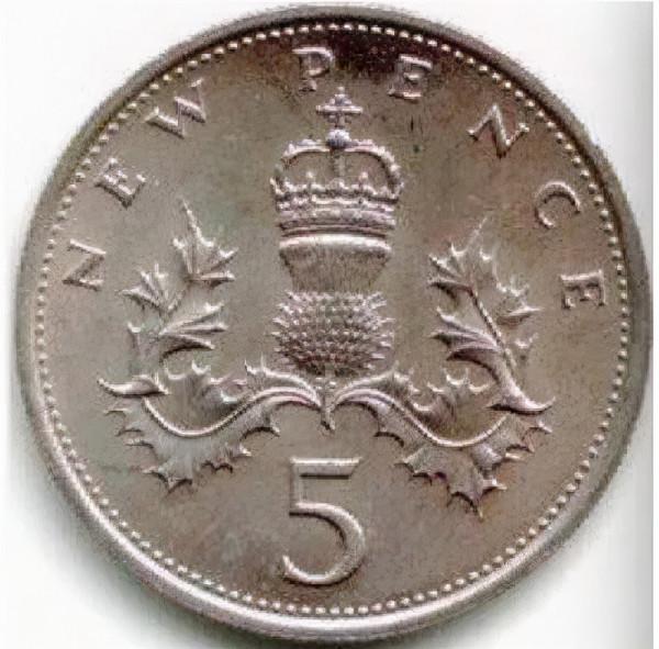 英國有很多種王冠，蘇格蘭王冠已不佩戴，一名公爵專門負責持冠